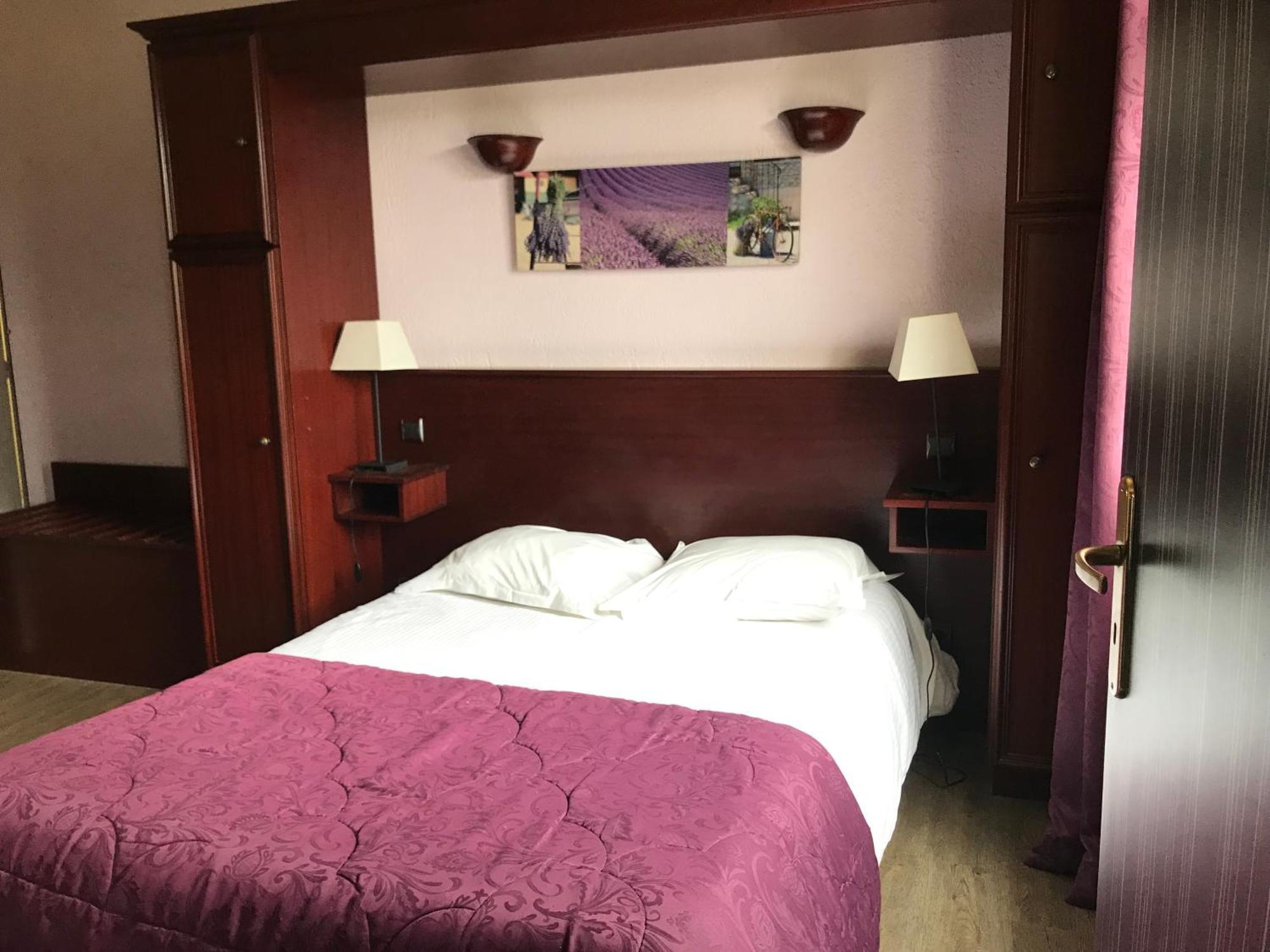 Logis Hotel & Restaurant - Le Chateau Des Tourelles 3 Etoiles Le Wast المظهر الخارجي الصورة