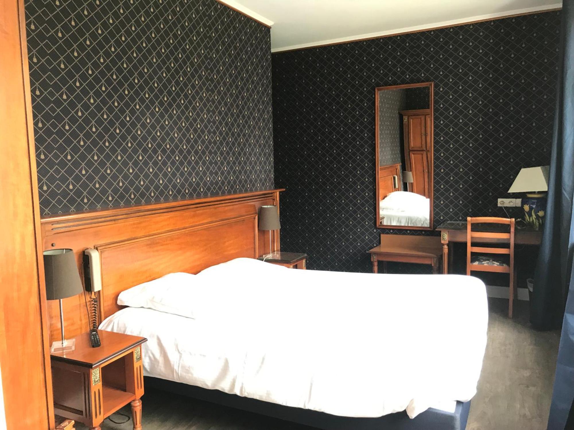 Logis Hotel & Restaurant - Le Chateau Des Tourelles 3 Etoiles Le Wast المظهر الخارجي الصورة