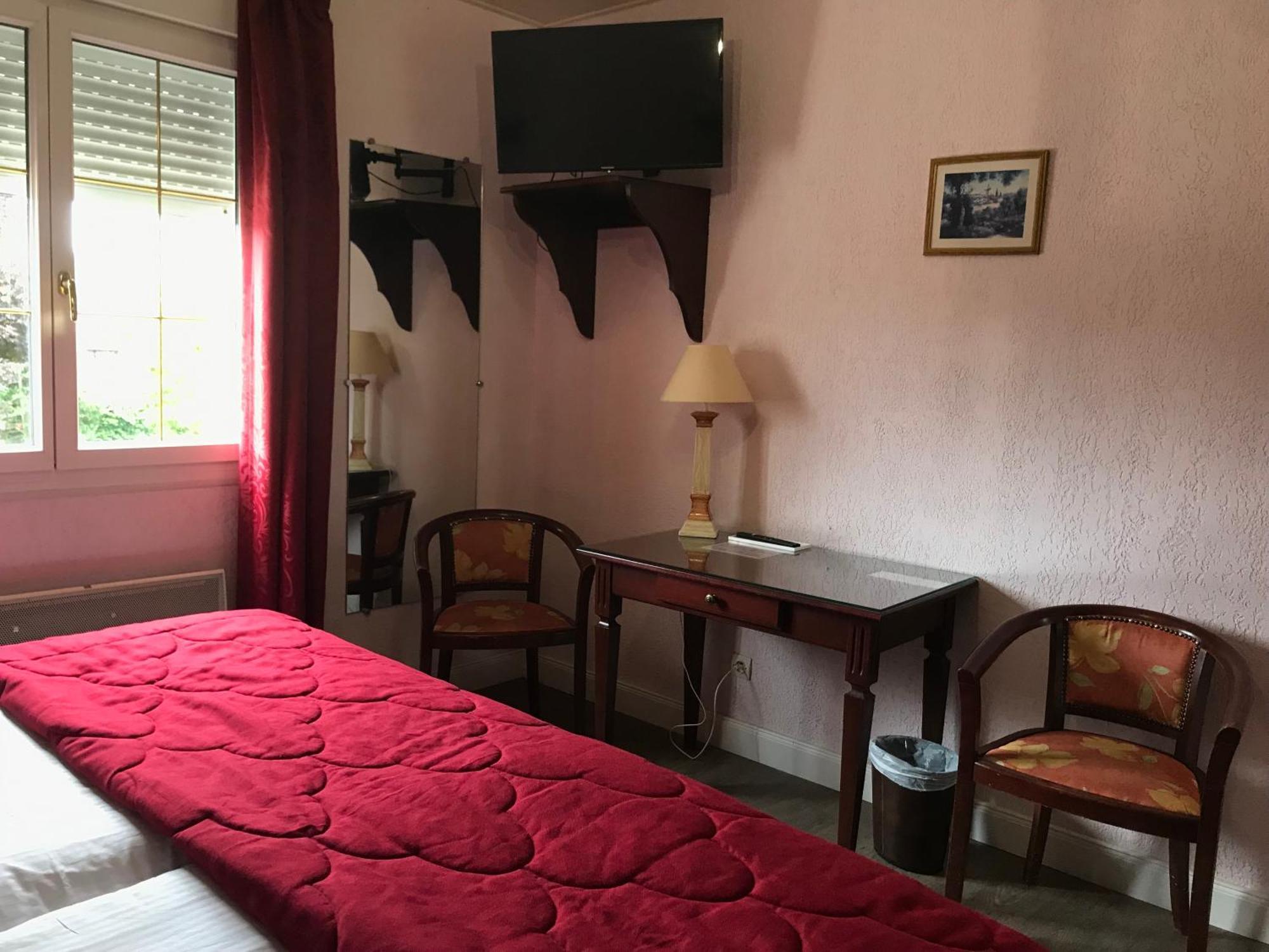 Logis Hotel & Restaurant - Le Chateau Des Tourelles 3 Etoiles Le Wast المظهر الخارجي الصورة