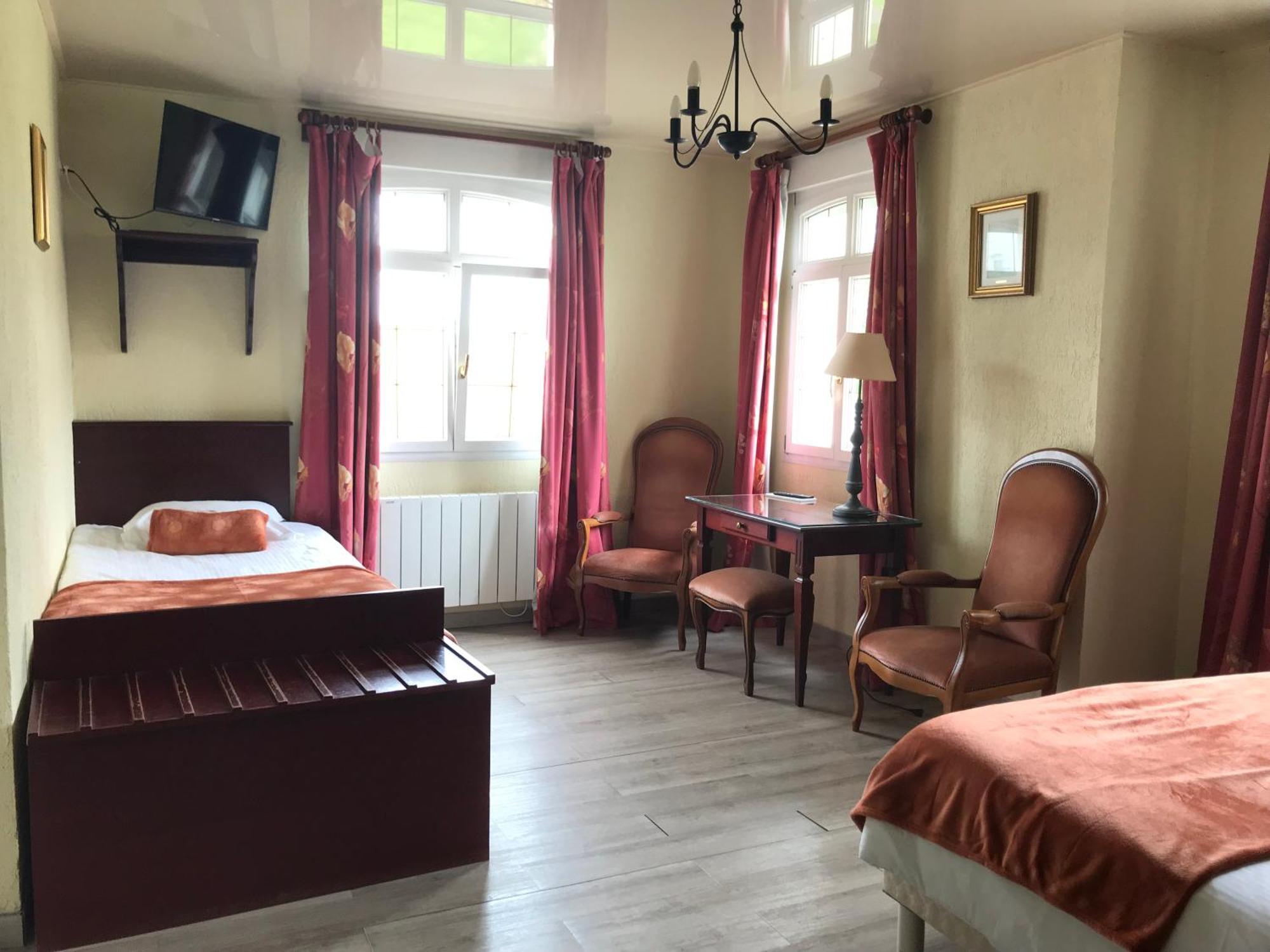 Logis Hotel & Restaurant - Le Chateau Des Tourelles 3 Etoiles Le Wast المظهر الخارجي الصورة
