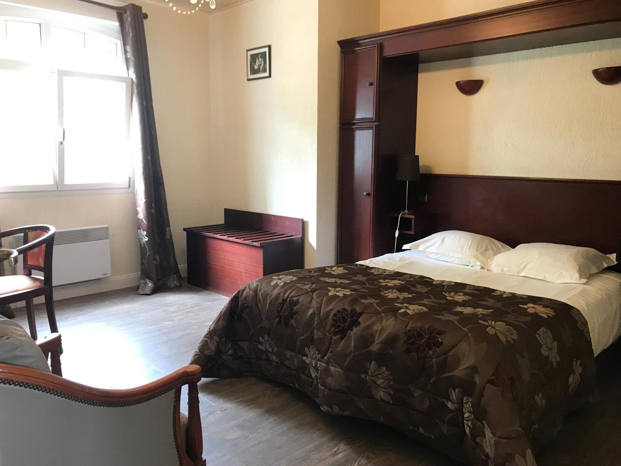 Logis Hotel & Restaurant - Le Chateau Des Tourelles 3 Etoiles Le Wast المظهر الخارجي الصورة