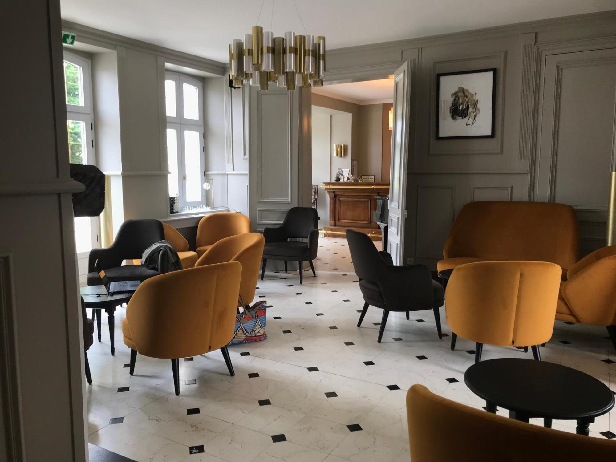 Logis Hotel & Restaurant - Le Chateau Des Tourelles 3 Etoiles Le Wast المظهر الخارجي الصورة
